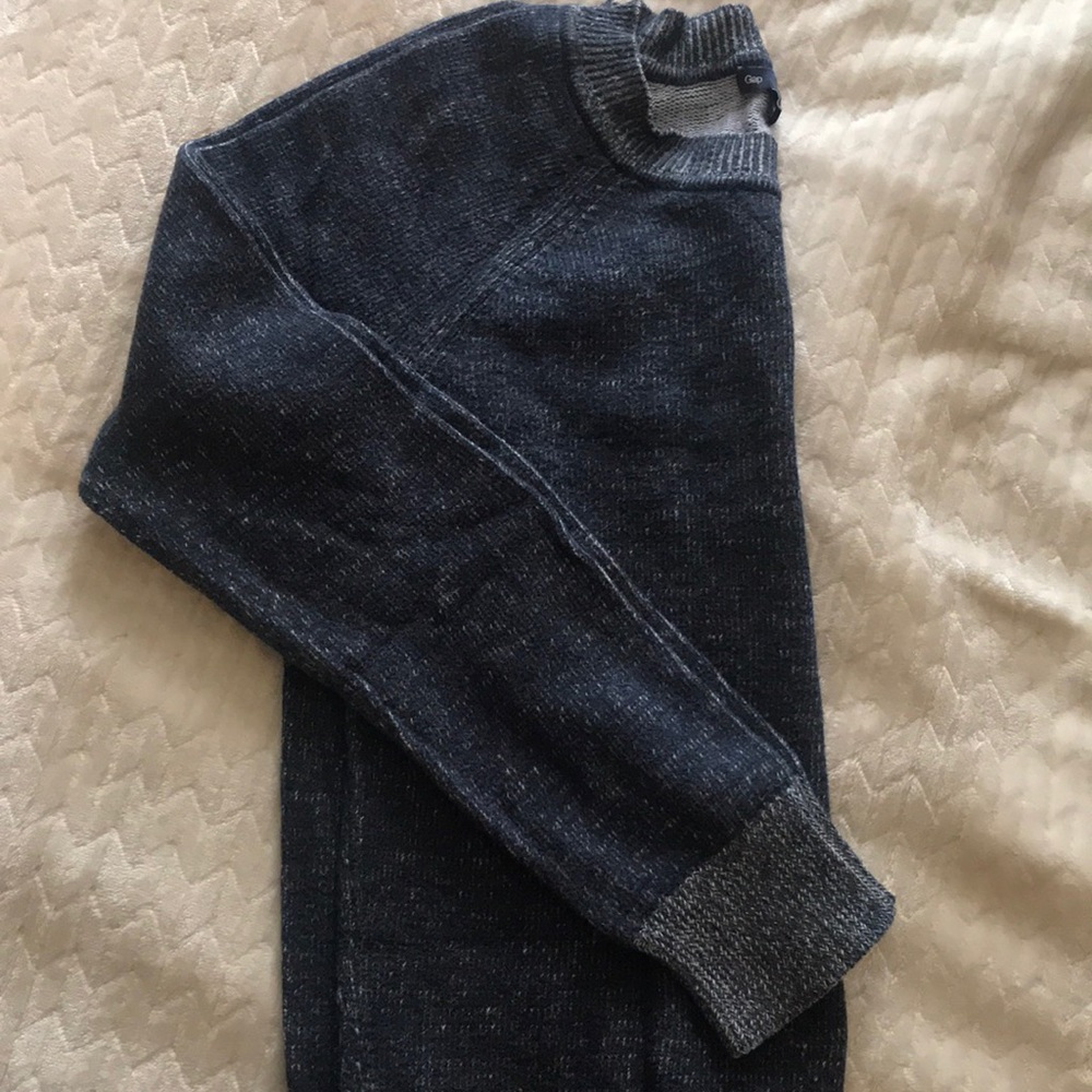 Gap sweater